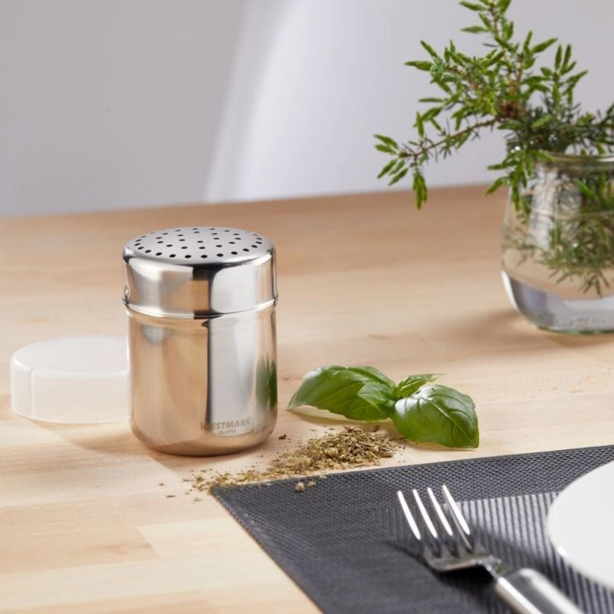 Gewürzstreuer Grob mit Frischhaltedeckel in Silber präsentiert im Onlineshop von KAQTU Design AG. Aufbewahrungsdose ist von Westmark