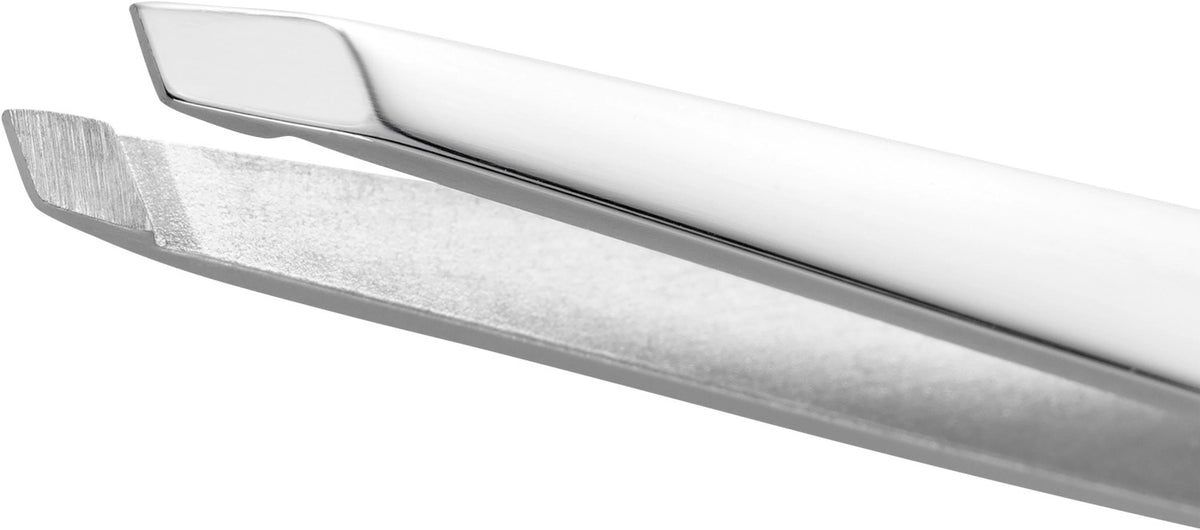 Pinzette, schräg, poliert 90mm in Silber präsentiert im Onlineshop von KAQTU Design AG. Pflege ist von Zwilling Beauty