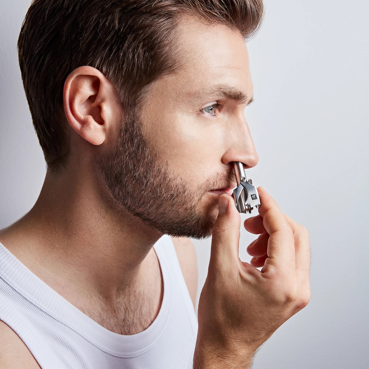 Nasen- und Ohrhaartrimmer, matt in Silber präsentiert im Onlineshop von KAQTU Design AG. Pflege ist von Zwilling Beauty