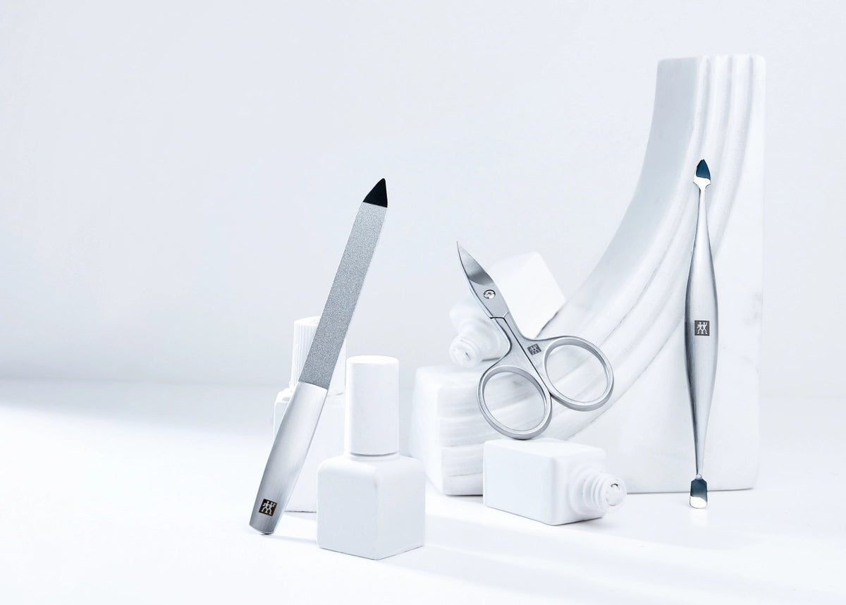 Doppelinstrument, mattiert 125 mm in Silber präsentiert im Onlineshop von KAQTU Design AG. Badzubehör ist von Zwilling Beauty