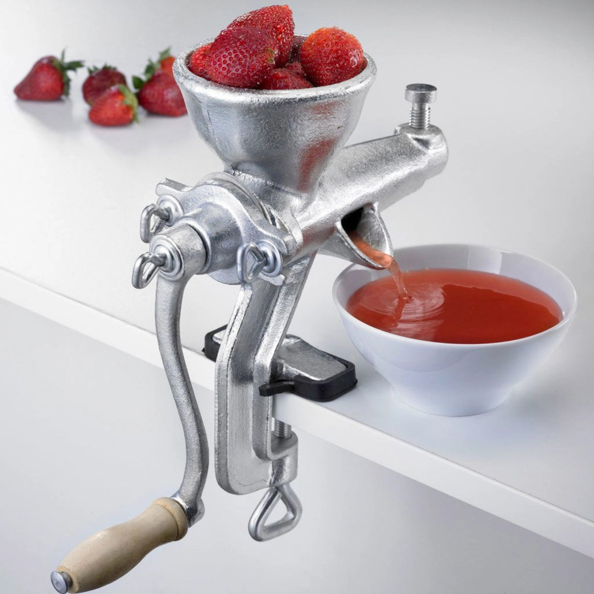 Saft- und Beerenpresse Starke Else, 29x10.5x43cm in Grau präsentiert im Onlineshop von KAQTU Design AG. Küchengerät ist von Westmark