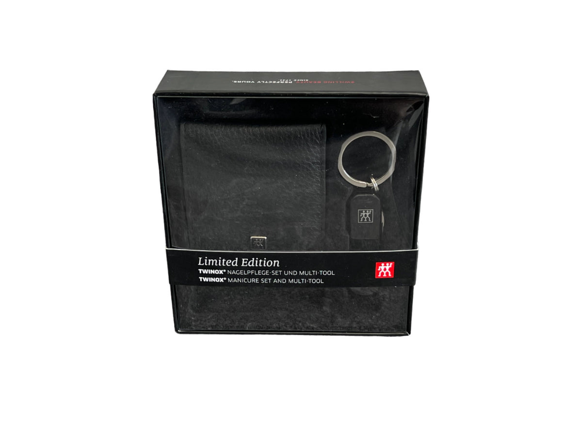 3tlg. Taschenetui Leder schwarz & Multi Tool in Mehrfarbig präsentiert im Onlineshop von KAQTU Design AG. Körperpflege ist von Zwilling Beauty