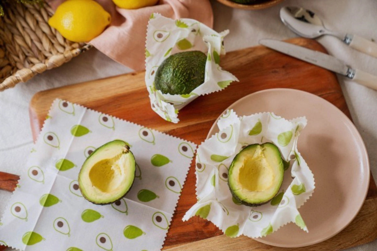 2er Set Bienenwachs Wraps Avocado 20x20cm in Mehrfarbig präsentiert im Onlineshop von KAQTU Design AG. Küchenhelfer ist von Nuts Innovations