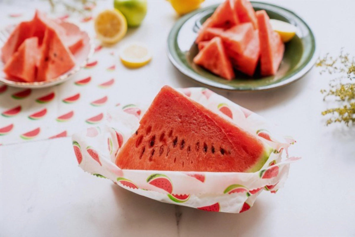 Bienenwachs Wraps 1er Wassermelone 35x35cm in Mehrfarbig präsentiert im Onlineshop von KAQTU Design AG. Küchenhelfer ist von Nuts Innovations
