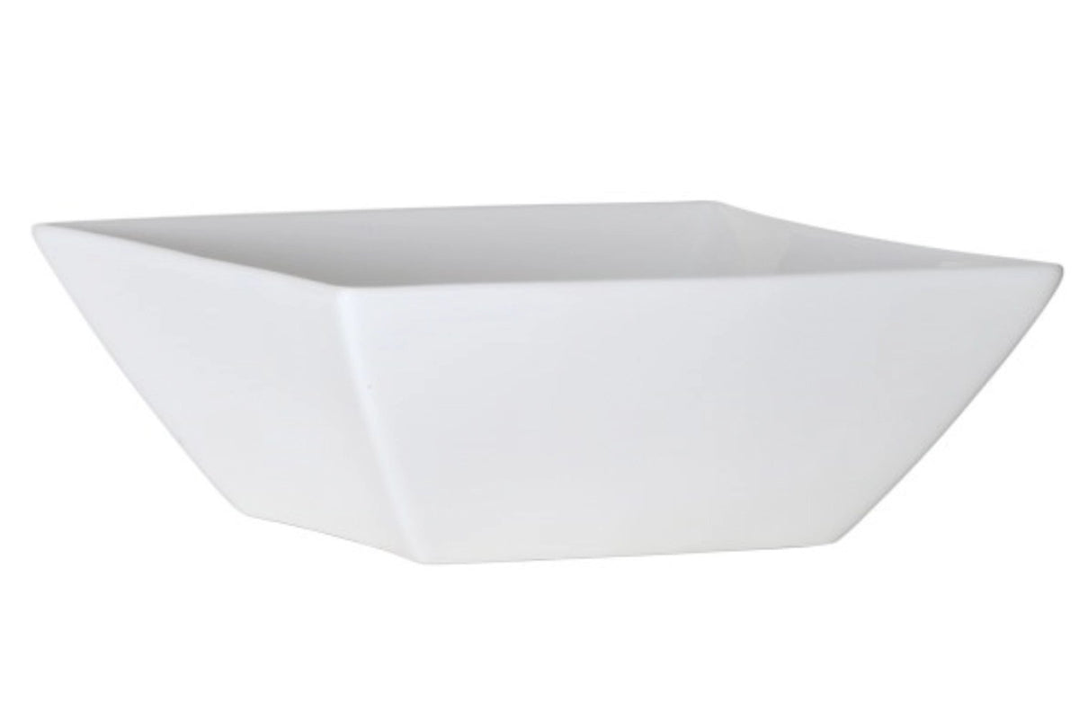 Weisse Salatschüssel von Cosy & Trendy mit schlichter, runder Form, Masse 22 x 21 x 7.5 cm, auf hellem Hintergrund fotografiert.