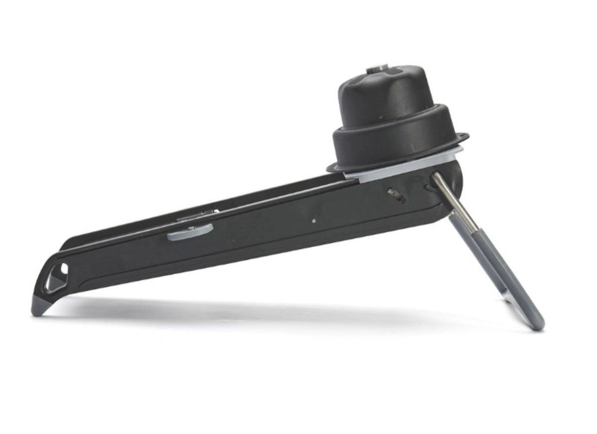 Mandoline Swing Plus schwarz in Schwarz präsentiert im Onlineshop von KAQTU Design AG. Küchenhelfer ist von de Buyer