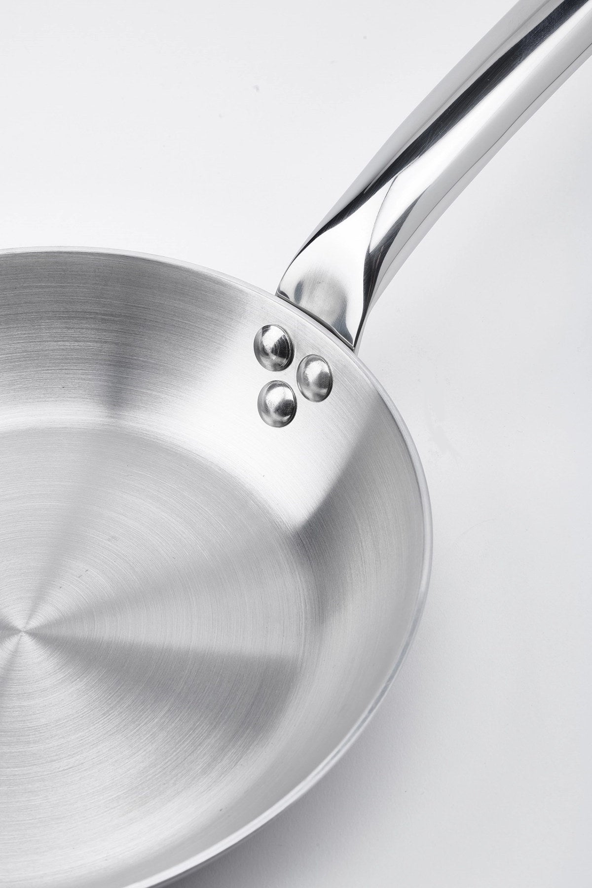 Bratpfanne ALCHIMY 28 CM in Silber präsentiert im Onlineshop von KAQTU Design AG. Bratpfanne ist von de Buyer