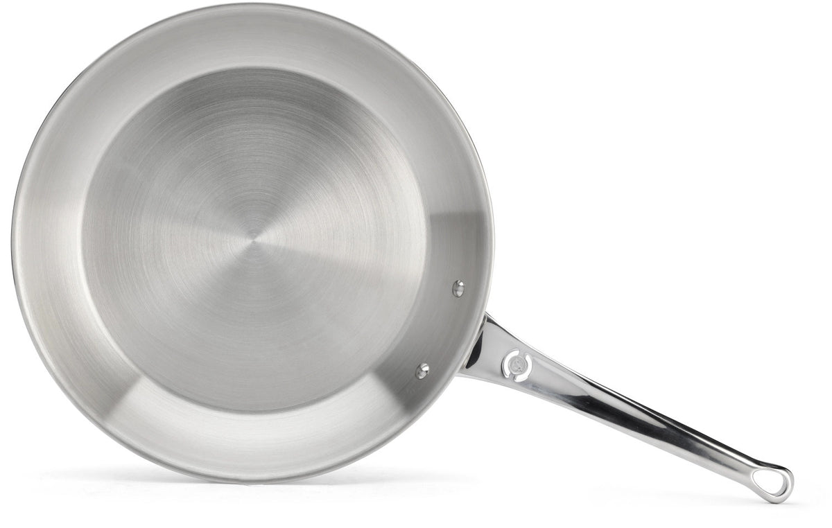 AFFINITY Bratpfanne unbeschichtet Ø 32cm, Induktion in Silber präsentiert im Onlineshop von KAQTU Design AG. Bratpfanne ist von de Buyer
