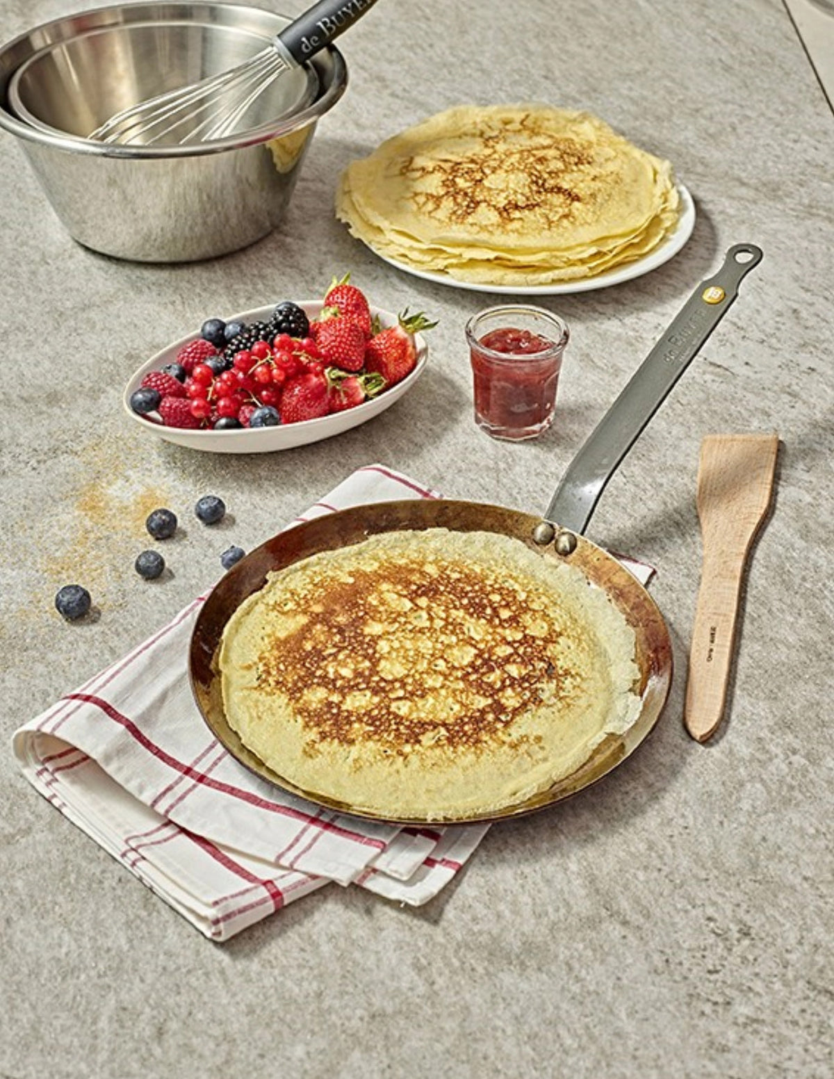 MINERAL B ELEMENT Crêpes Eisenpfanne Ø 26cm, Induktion in Silber präsentiert im Onlineshop von KAQTU Design AG. Bratpfanne ist von de Buyer