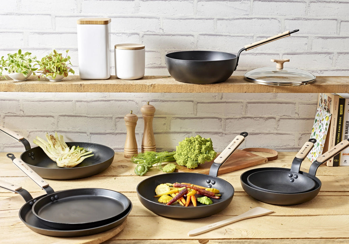 Choc B Bois Sauteuse Induction Ø 24cm in Schwarz präsentiert im Onlineshop von KAQTU Design AG. ist von de Buyer