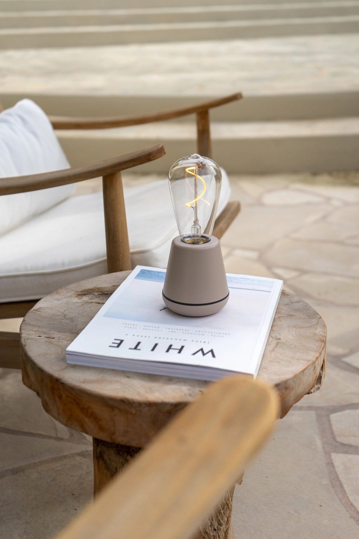Humble one Outdoor table light linen IP65 in Silber präsentiert im Onlineshop von KAQTU Design AG. Tischleuchte ist von Humble Light