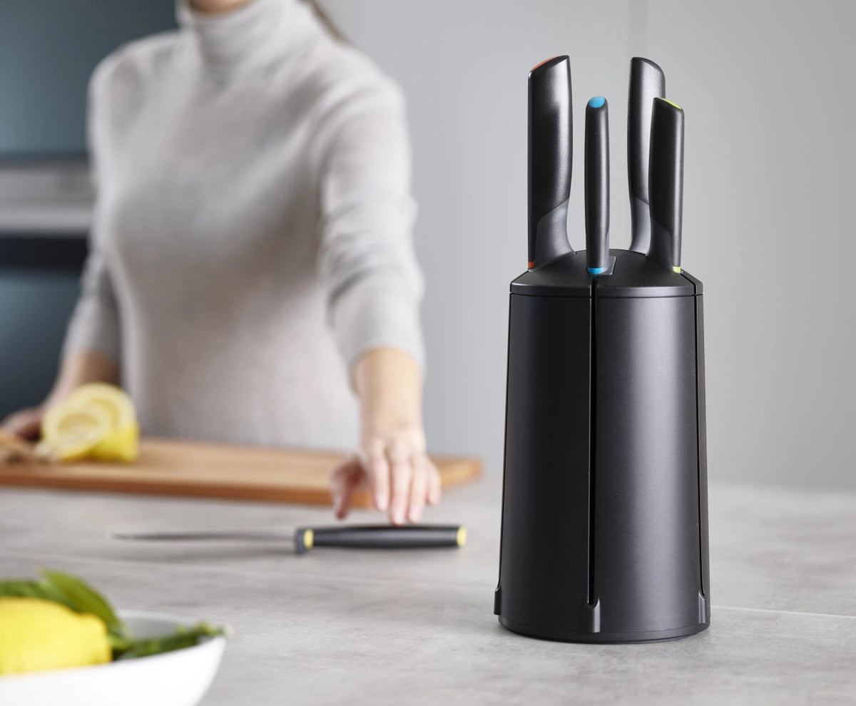 5-tlg. Elevate Messer Karussell in Schwarz präsentiert im Onlineshop von KAQTU Design AG. Küchenmesser ist von Joseph Joseph