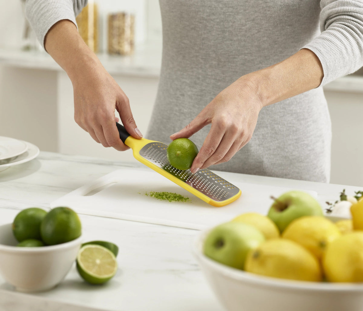 Promo Gadget Set 2tlg. Multi-Grip Mand. Multi-Grate Reibe in präsentiert im Onlineshop von KAQTU Design AG. Reiben + Raffeln ist von Joseph Joseph