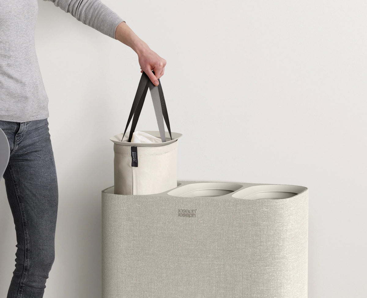 Tota Trio 90L Wäschekorb ecru in Beige präsentiert im Onlineshop von KAQTU Design AG. Wäschekorb ist von Joseph Joseph