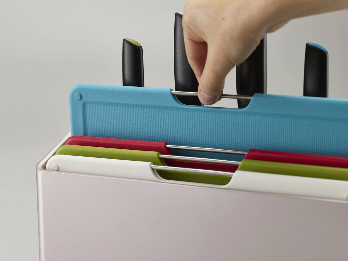 Folio Plus Messer + Schneidebrett Set 8tlg. Multicolour in Mehrfarbig präsentiert im Onlineshop von KAQTU Design AG. Schneidbrett ist von Joseph Joseph