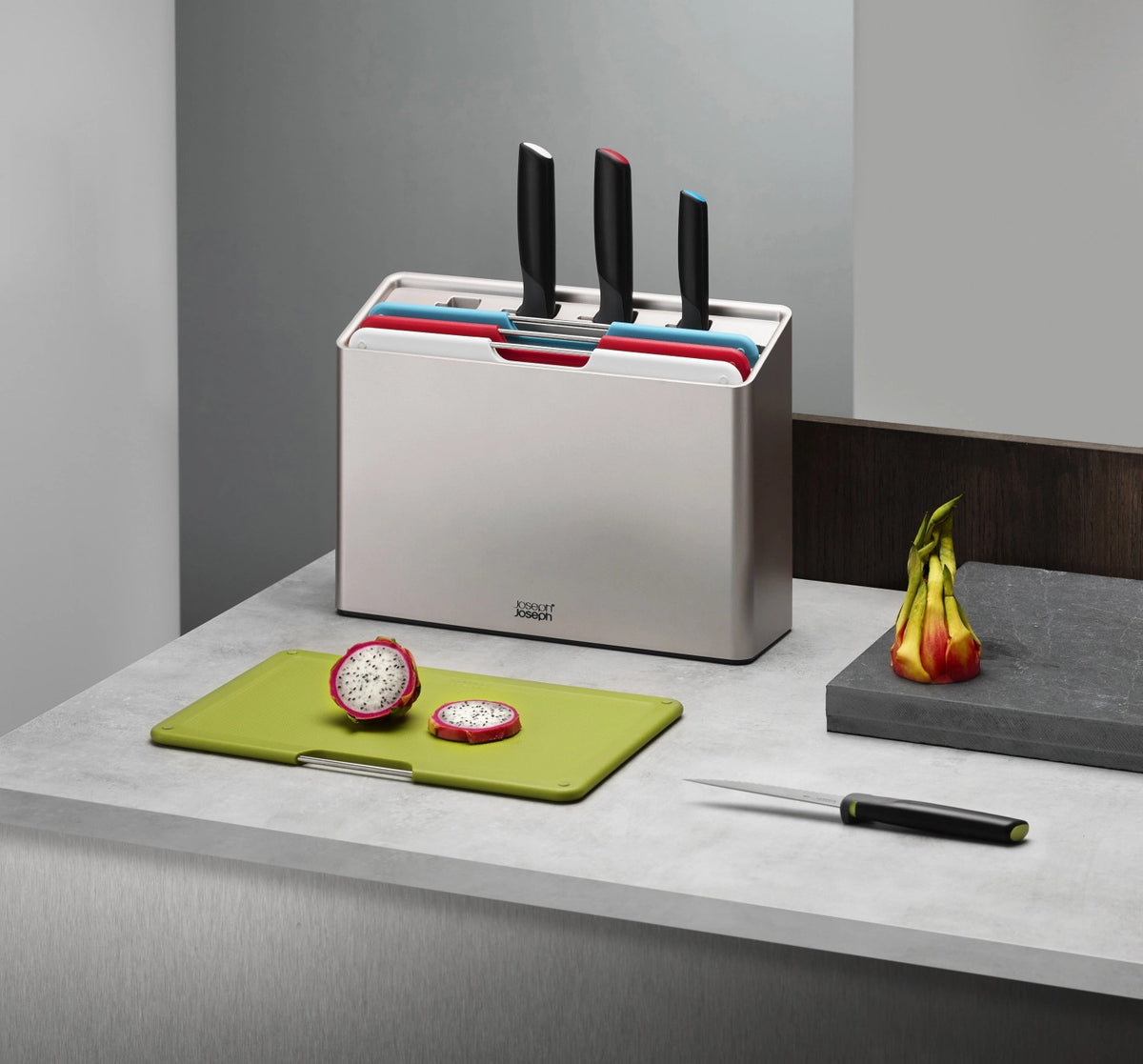 Folio Plus Messer + Schneidebrett Set 8tlg. Multicolour in Mehrfarbig präsentiert im Onlineshop von KAQTU Design AG. Schneidbrett ist von Joseph Joseph