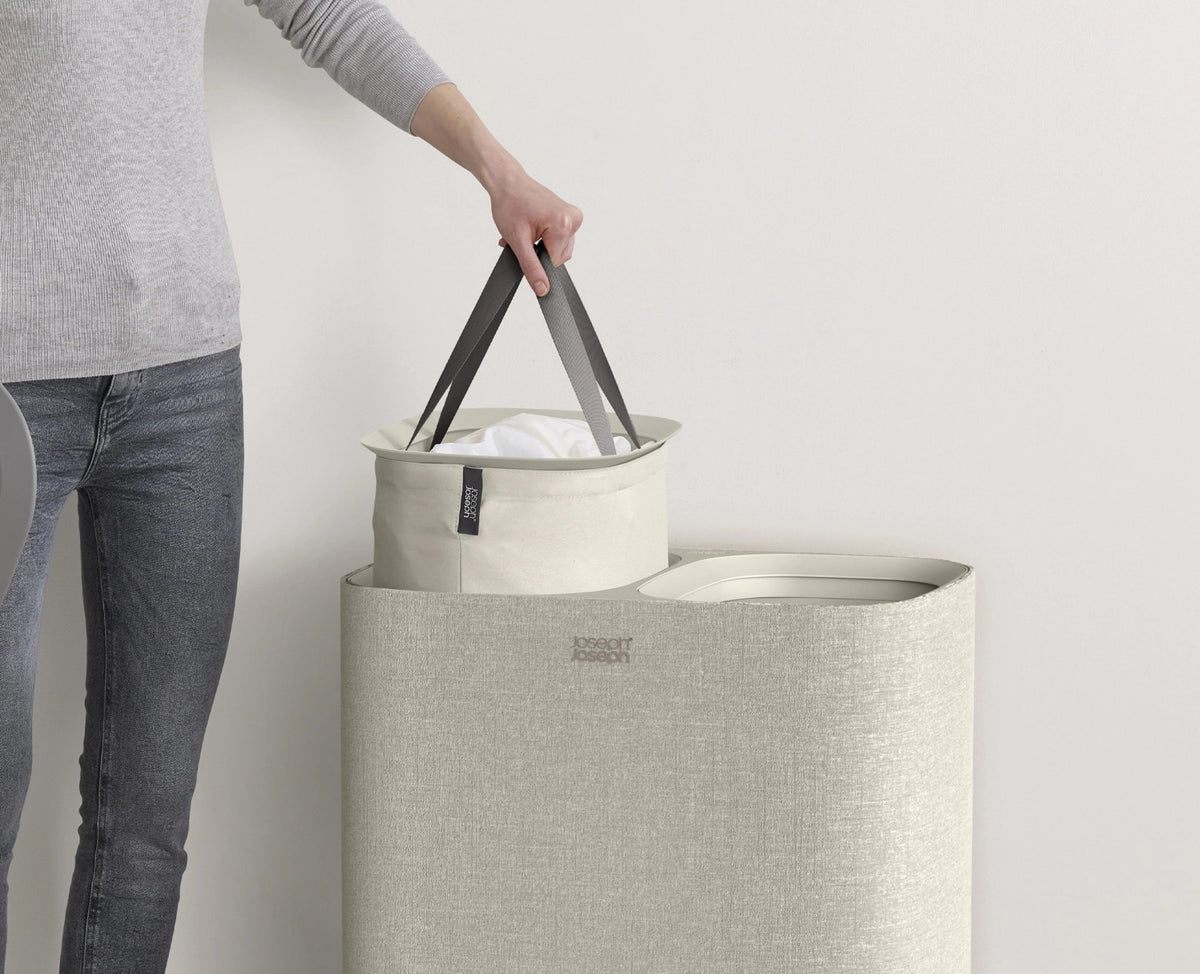 EasyStore Luxe Seifendispenser Edelstahl in Grau präsentiert im Onlineshop von KAQTU Design AG. Seifenspender ist von Joseph Joseph