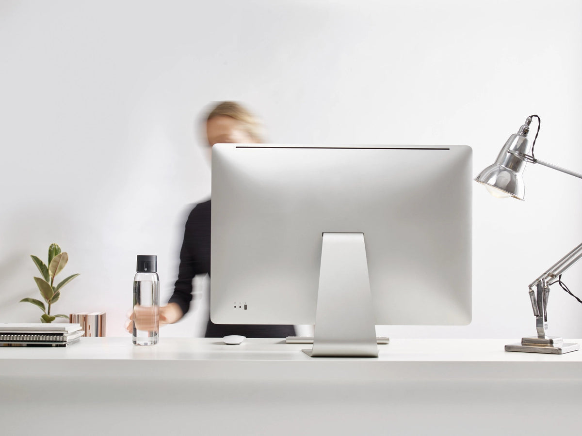 Dot Trinkflasche, transp. grau, 600 ml in Silber präsentiert im Onlineshop von KAQTU Design AG. ist von Joseph Joseph