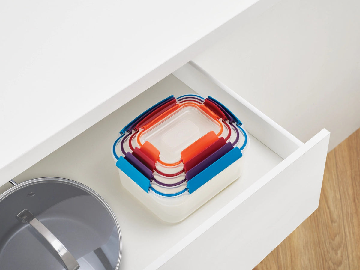 Nest Lock multicolor Vorratsdosenset 4tlg. in Mehrfarbig präsentiert im Onlineshop von KAQTU Design AG. Aufbewahrungsdose ist von Joseph Joseph