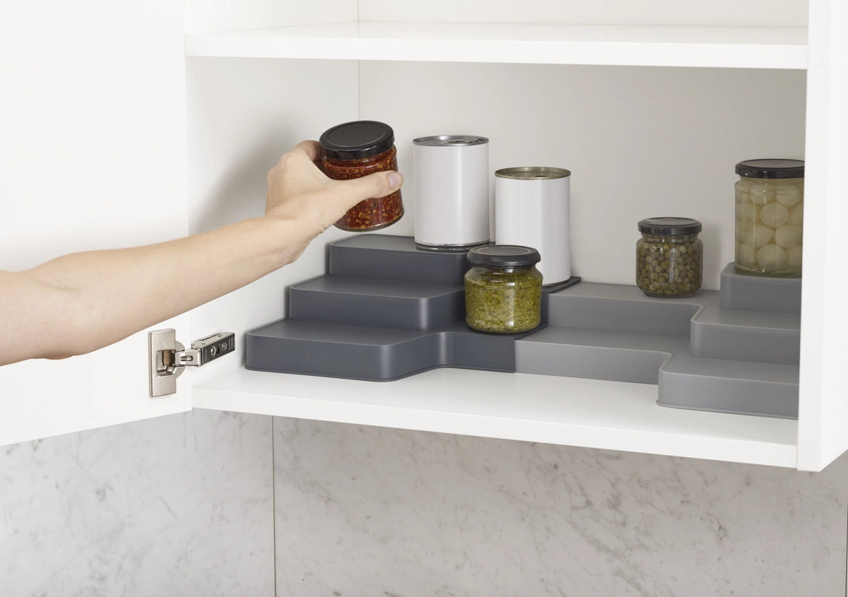 CupboardStore Organizer, erweiterbar in Grau präsentiert im Onlineshop von KAQTU Design AG. Küchenhelfer ist von Joseph Joseph