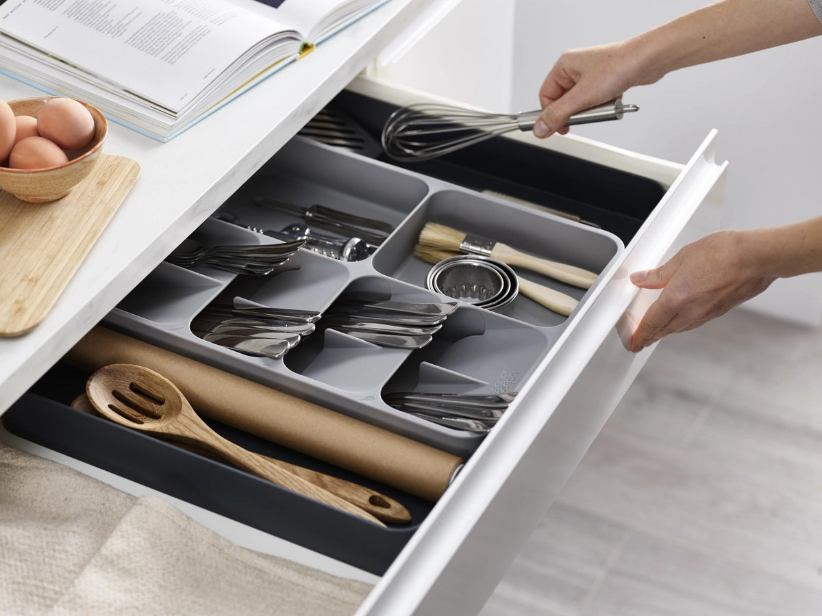 DrawerStore Erw. Besteck, Gebrauchsge., Gadgets-Org., Grau in Silber präsentiert im Onlineshop von KAQTU Design AG. Küchenhelfer ist von Joseph Joseph