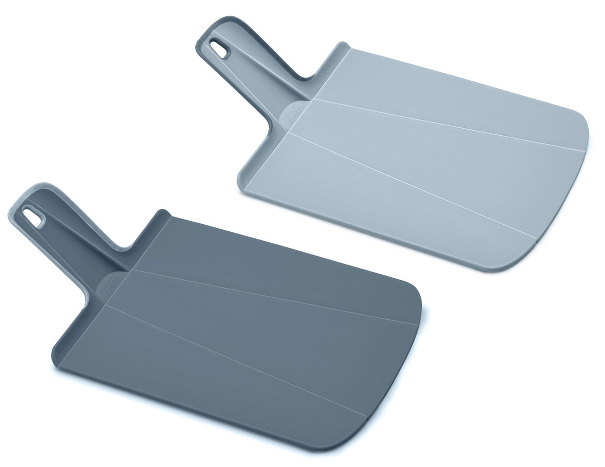 2er Set Chop2Pot Plus Sky Schneidbretter, 38x21x3cm in Blau präsentiert im Onlineshop von KAQTU Design AG. Schneidbrett ist von Joseph Joseph