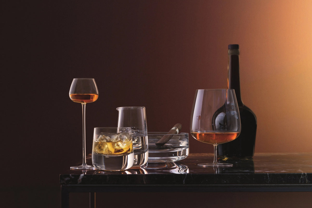 Zwei transparente Likörgläser aus Glas der Bar Culture Serie von LSA, schlanke Kelchform mit gezogenem Stiel, 120ml Fassungsvermögen.