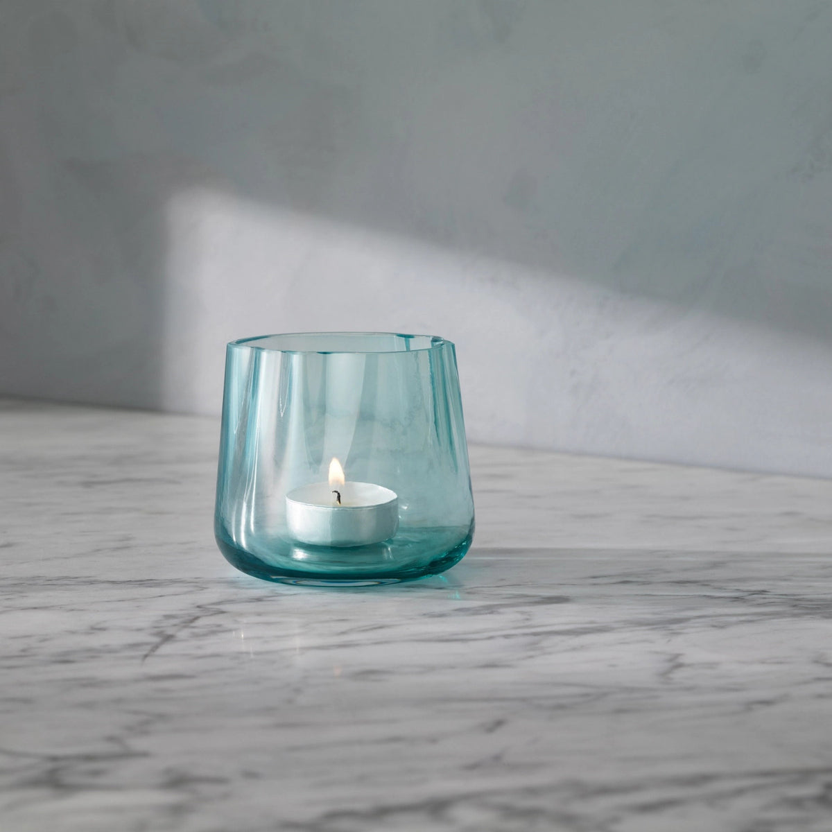 Lagoon Teelichthalter/Vase H8cm - Meeresgrün in Grün präsentiert im Onlineshop von KAQTU Design AG. Teelichthalter ist von LSA