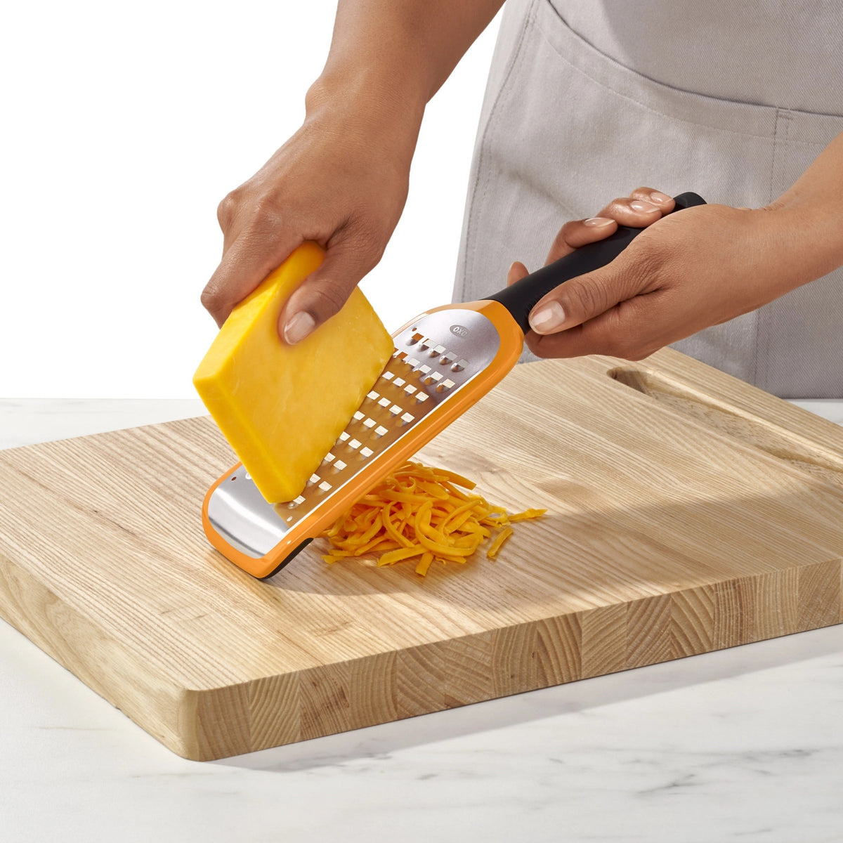 GG Reibe grob geätzt in Orange präsentiert im Onlineshop von KAQTU Design AG. Reiben + Raffeln ist von OXO