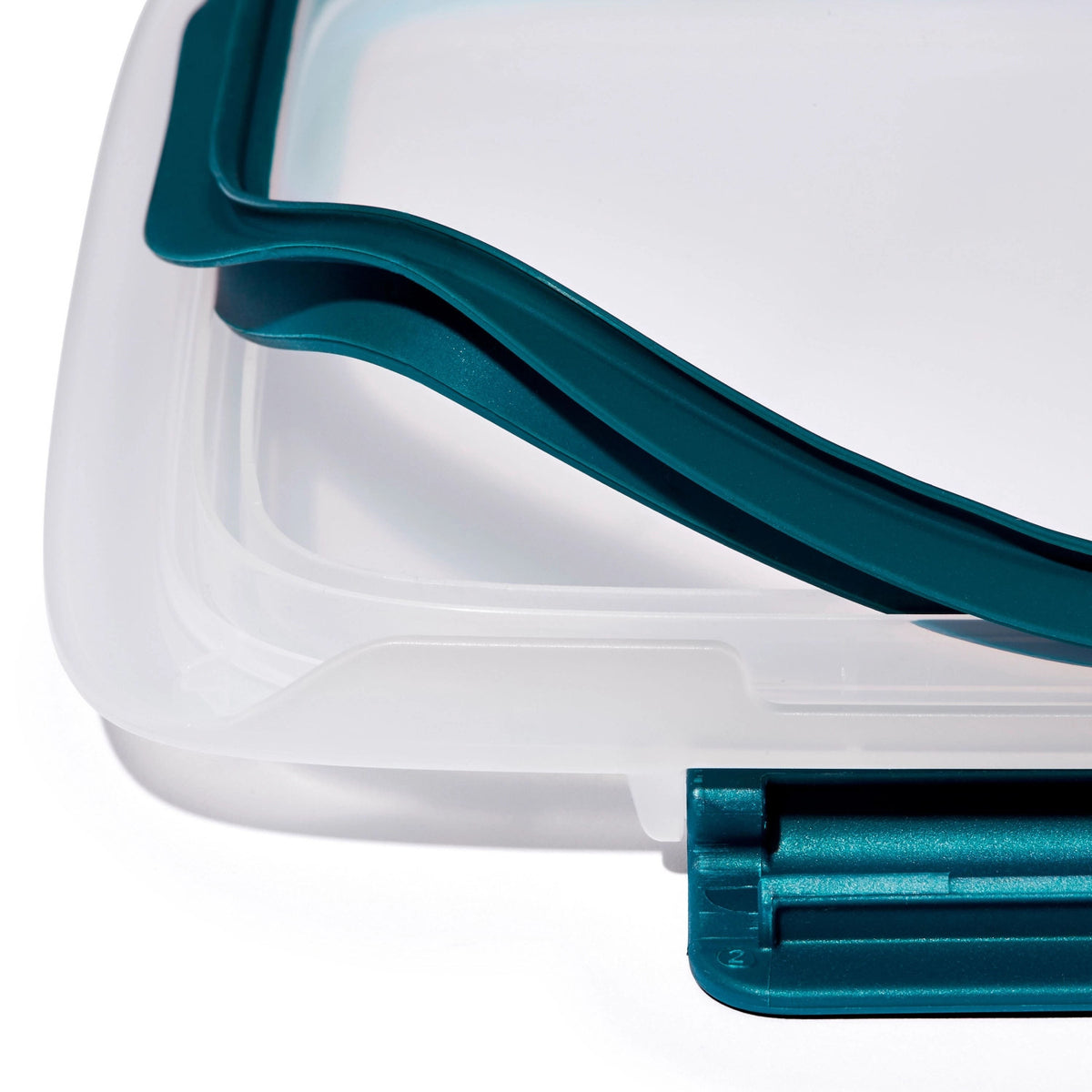 OXO Good Grips Prep Go Behälter mit Sieb 0.45L in Blau präsentiert im Onlineshop von KAQTU Design AG. Aufbewahrungsdose ist von OXO