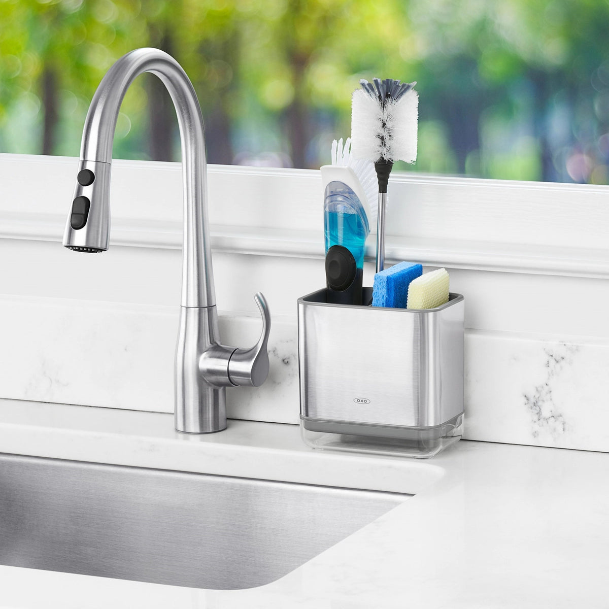 Spülaufbewahrungsbox, Edelstahl in Silber präsentiert im Onlineshop von KAQTU Design AG. Küchenhelfer ist von OXO
