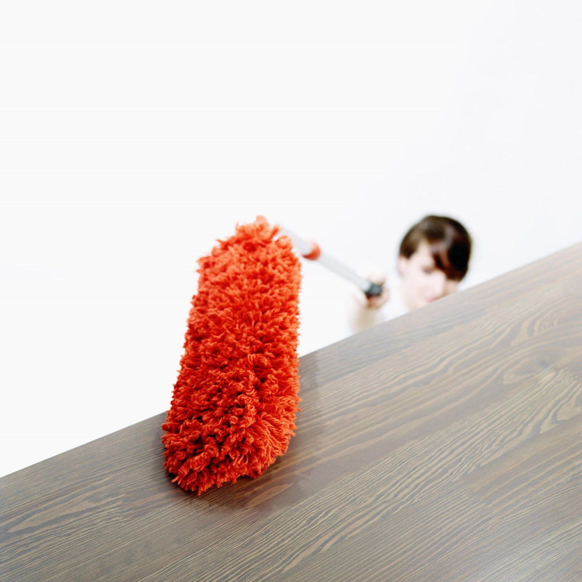 Ausziehbarer Mikrofaser-Staubwischer in Rot präsentiert im Onlineshop von KAQTU Design AG. Besen ist von OXO