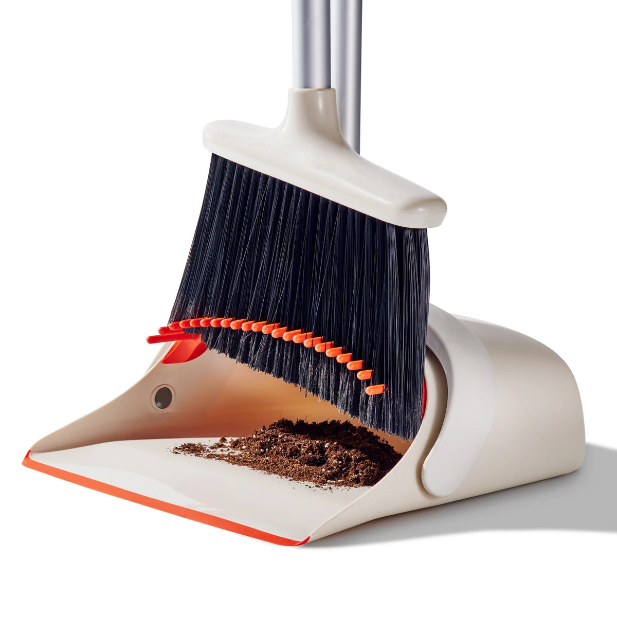 Langstielige Kehrgarnitur in Weiss präsentiert im Onlineshop von KAQTU Design AG. Besen ist von OXO