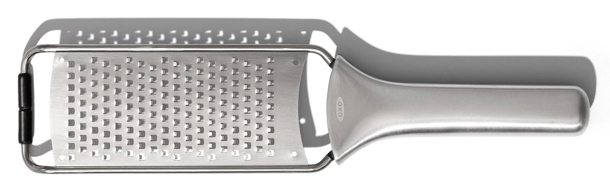 Good Grips Steel Reibe geätzt, 29cm in Silber präsentiert im Onlineshop von KAQTU Design AG. Küchenhelfer ist von OXO