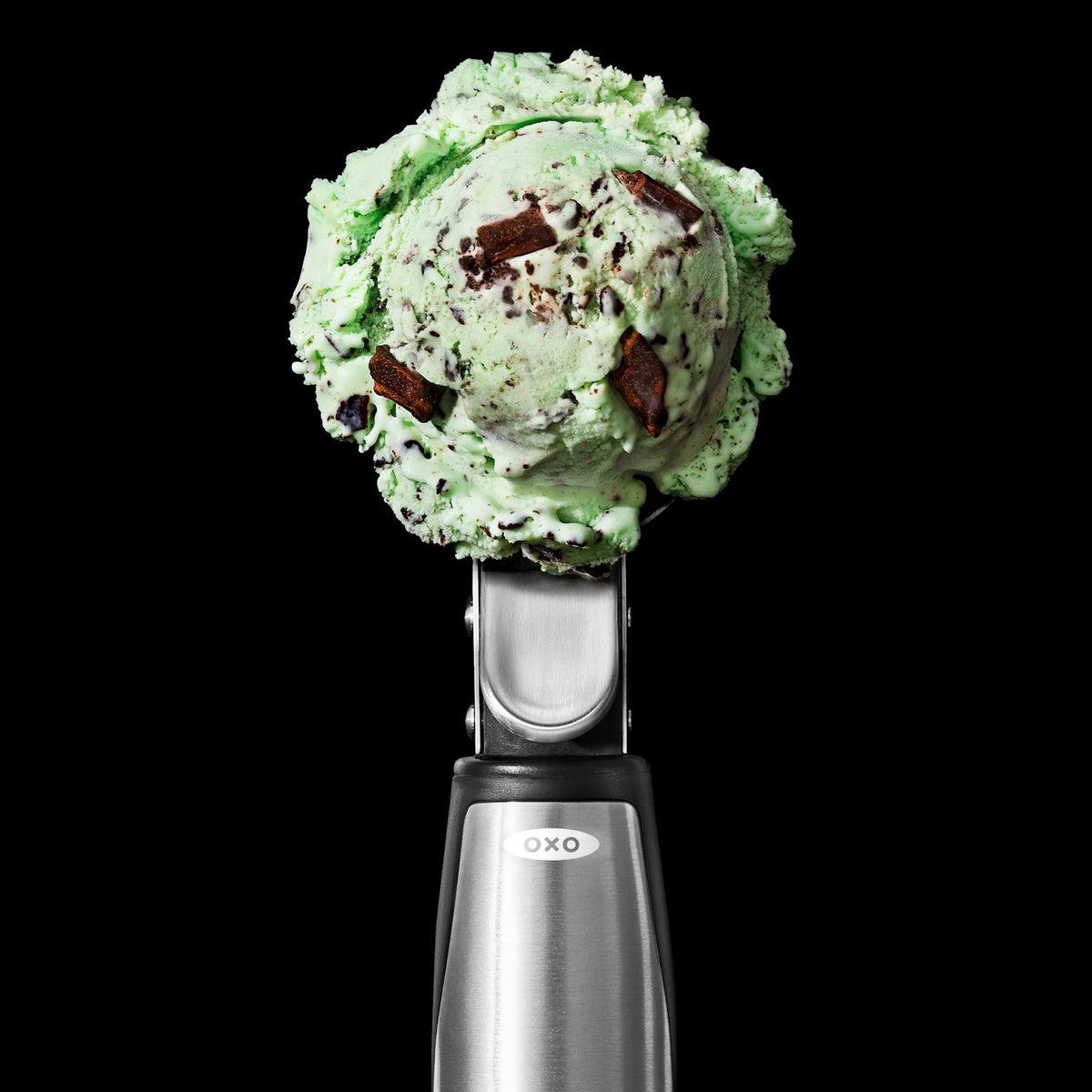 Good Grips Steel Glace Löffel, 19.6x4.4cm in Silber präsentiert im Onlineshop von KAQTU Design AG. Küchenhelfer ist von OXO