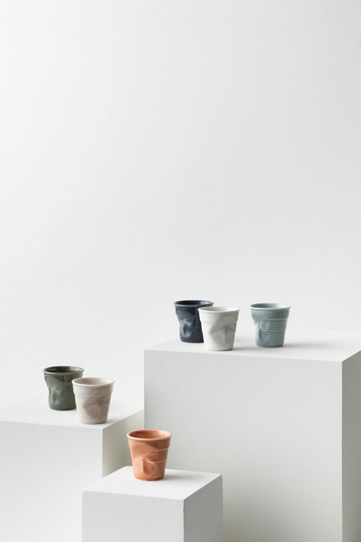 Espresso Knitterbecher 8 cl in Silber präsentiert im Onlineshop von KAQTU Design AG. Espressotassen ist von Revol