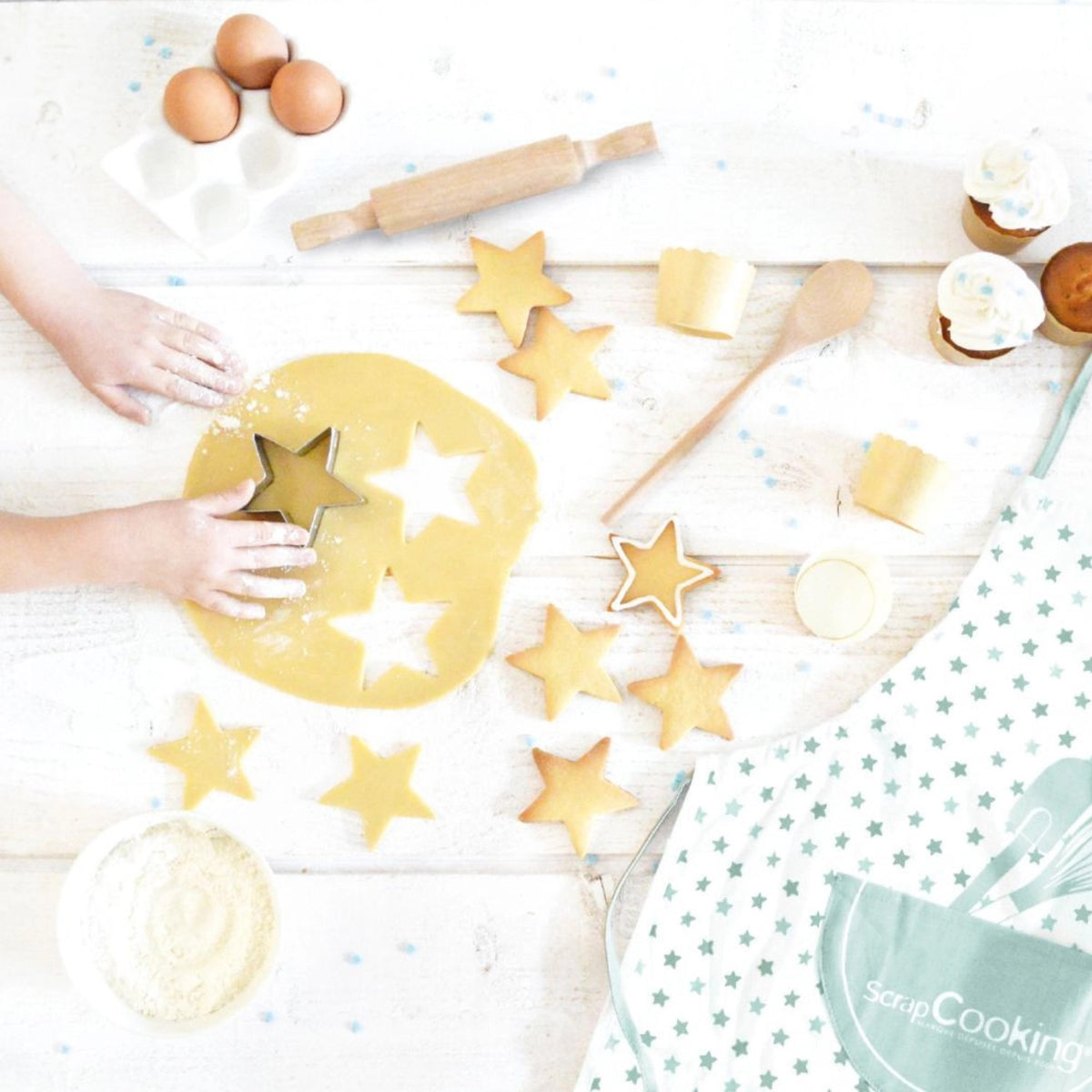 Kinder-Back-Köfferchen, Little Chef in Mehrfarbig präsentiert im Onlineshop von KAQTU Design AG. Backutensilien ist von Scrap Cooking