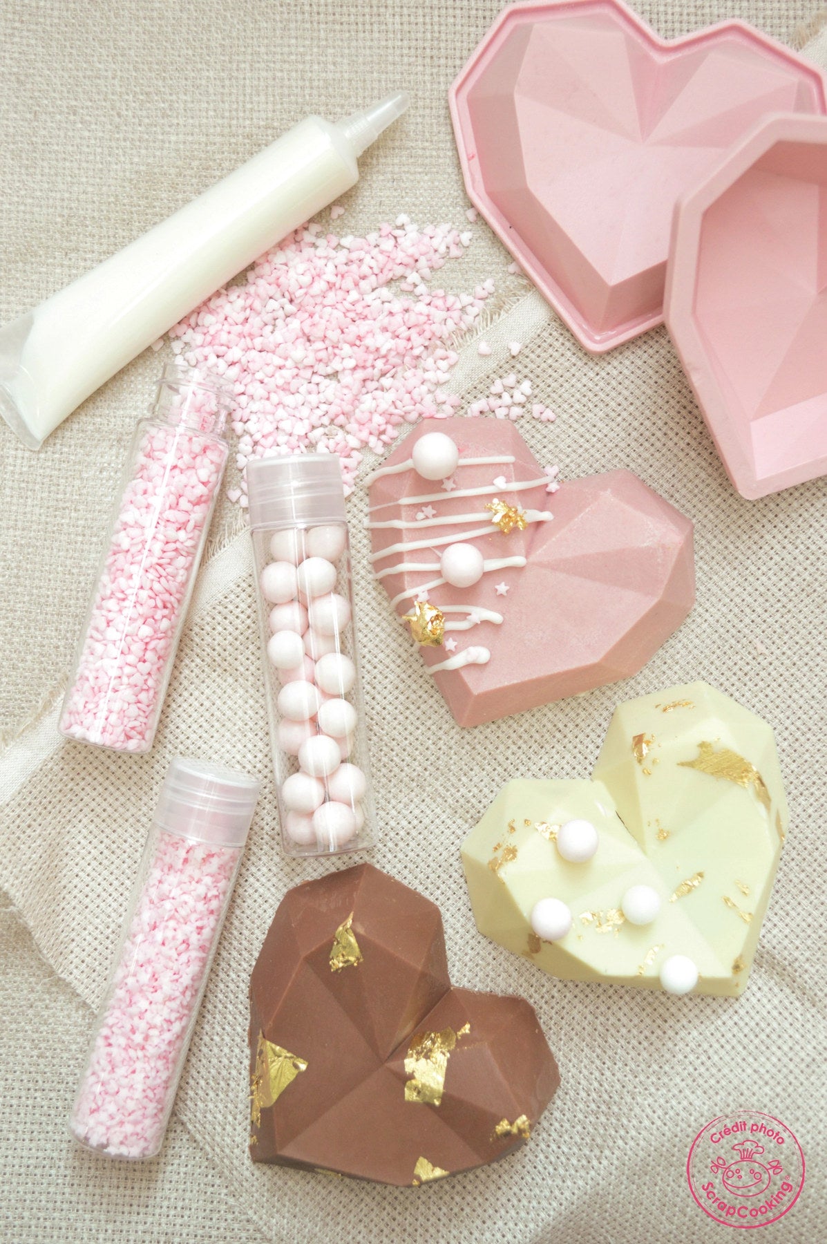 6er Set Silikonform Diamantherzen in Pink präsentiert im Onlineshop von KAQTU Design AG. Backform / Backblech ist von Scrap Cooking