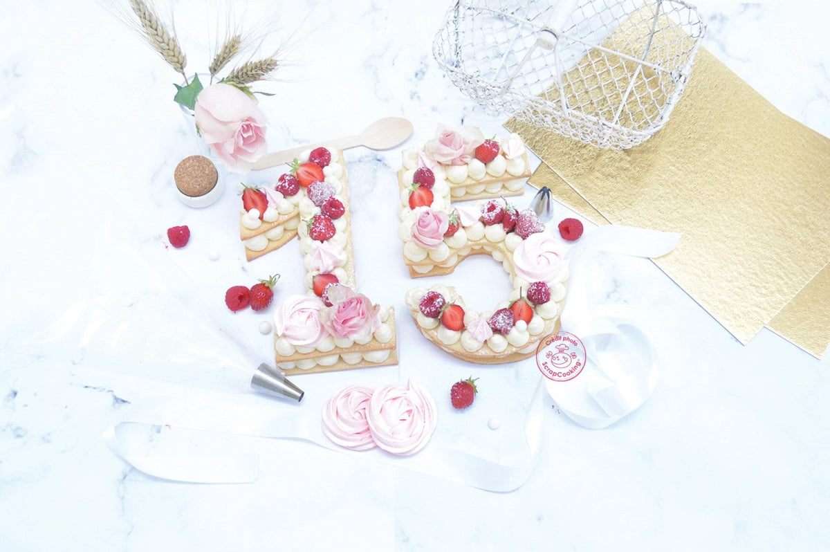Atelier Number Cake in Mehrfarbig präsentiert im Onlineshop von KAQTU Design AG. Backutensilien ist von Scrap Cooking