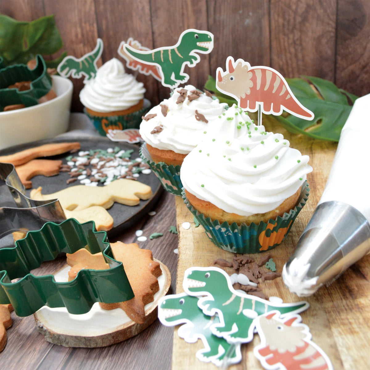 Deko Zucker Dino 55g in Mehrfarbig präsentiert im Onlineshop von KAQTU Design AG. Zutaten ist von Scrap Cooking