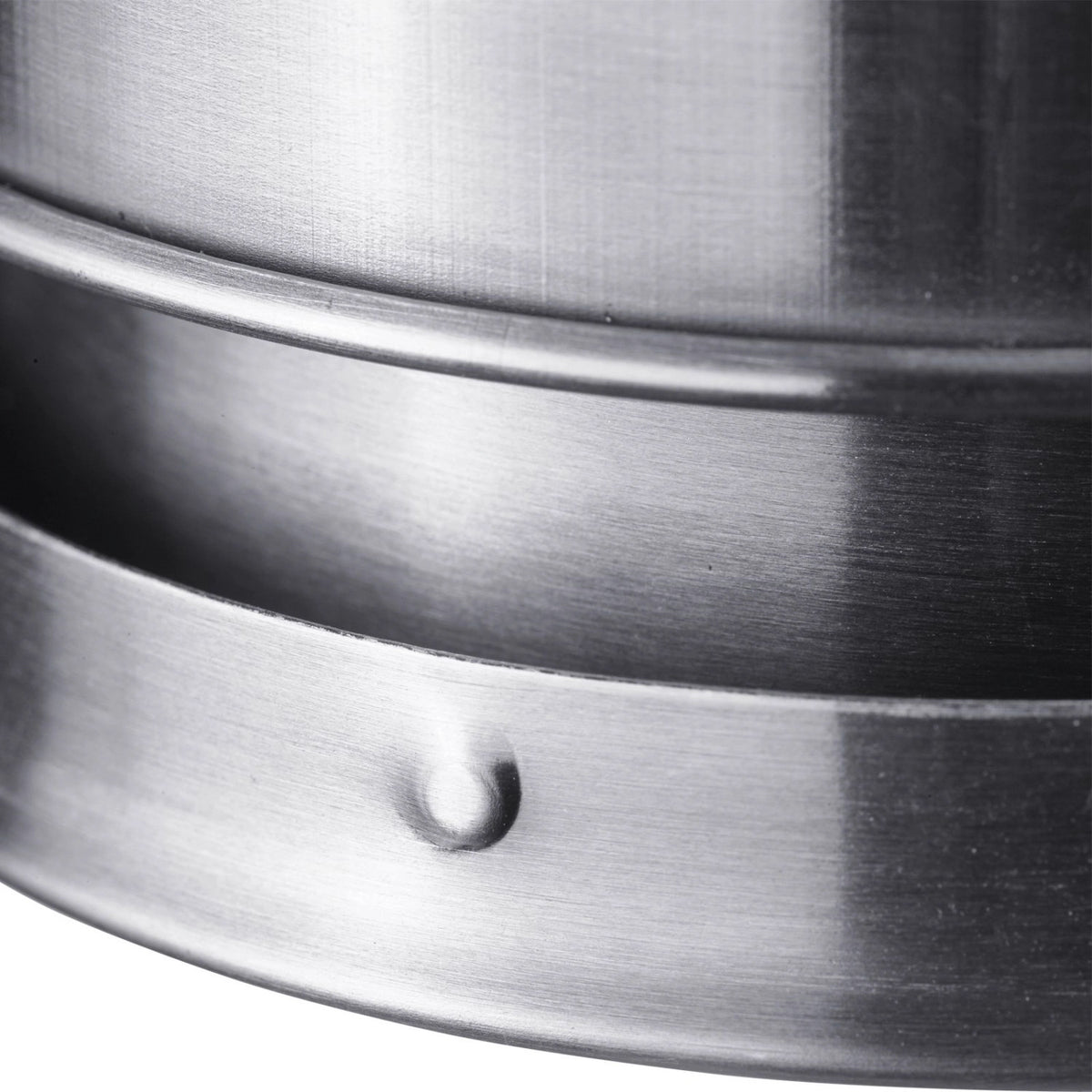 Silberner Trinkbecher Revivo, 150ml von Westmark aus Edelstahl, schlichte runde Form, Durchmesser 6.4cm, Höhe 3.7cm, auf neutralem Hintergrund fotografiert