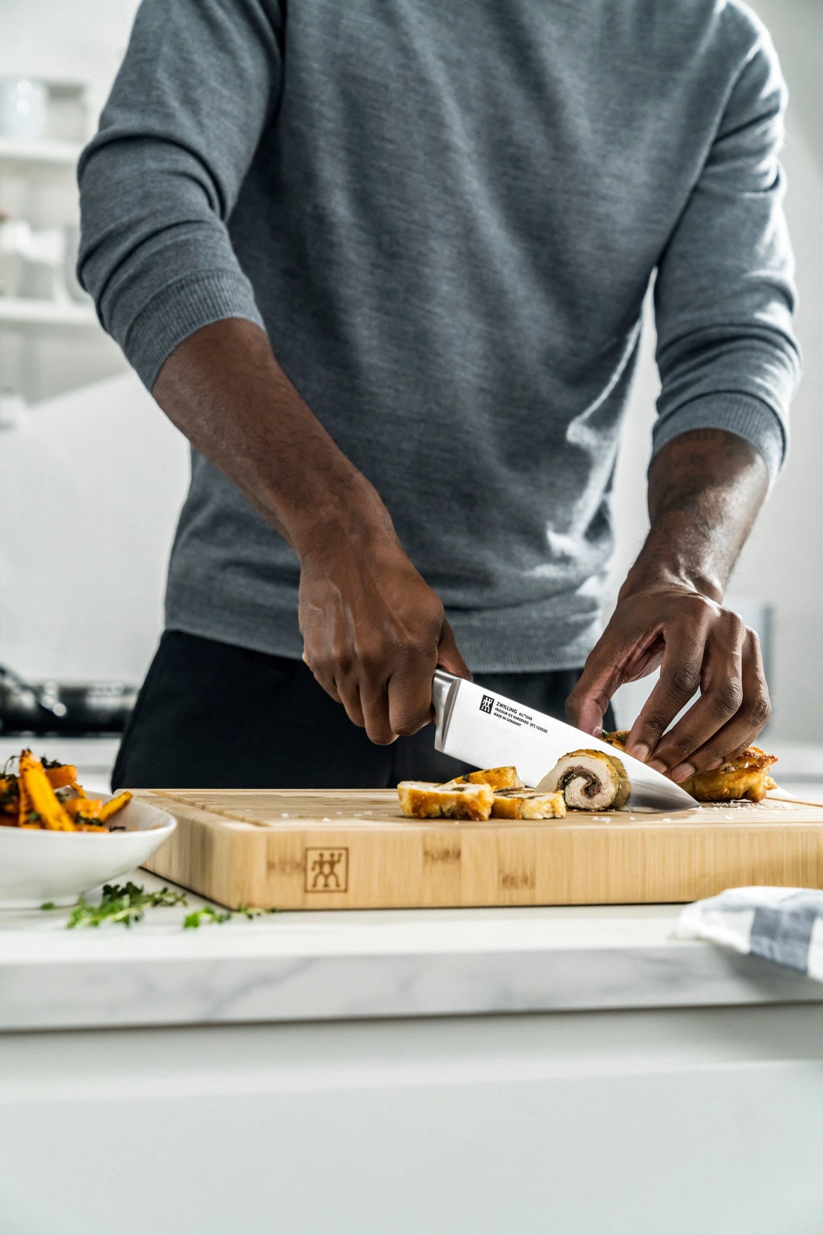 All Star Kochmesser 200 in Schwarz präsentiert im Onlineshop von KAQTU Design AG. Küchenmesser ist von Zwilling Kitchen
