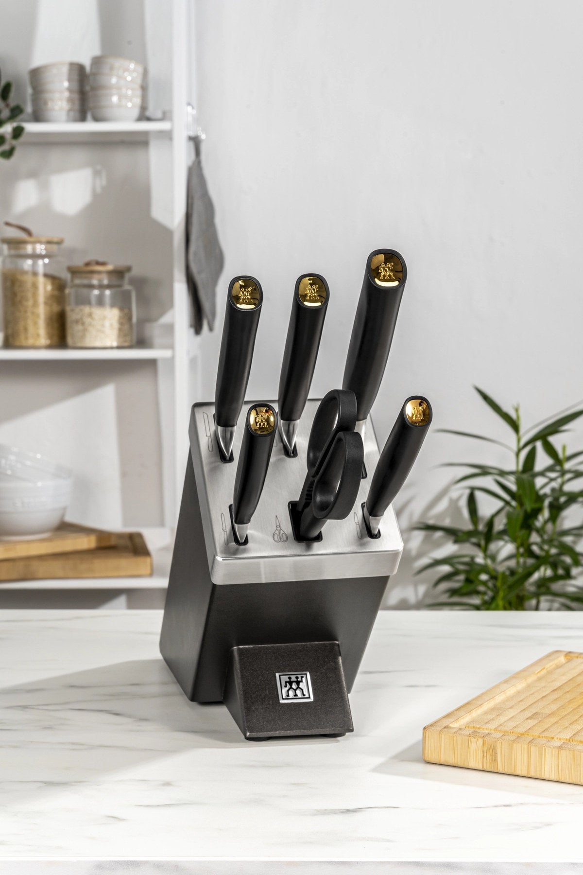 All Star selbstschärfender Messerblock, 7-tlg., chrom-silber in Schwarz präsentiert im Onlineshop von KAQTU Design AG. Messerblock ist von Zwilling Kitchen