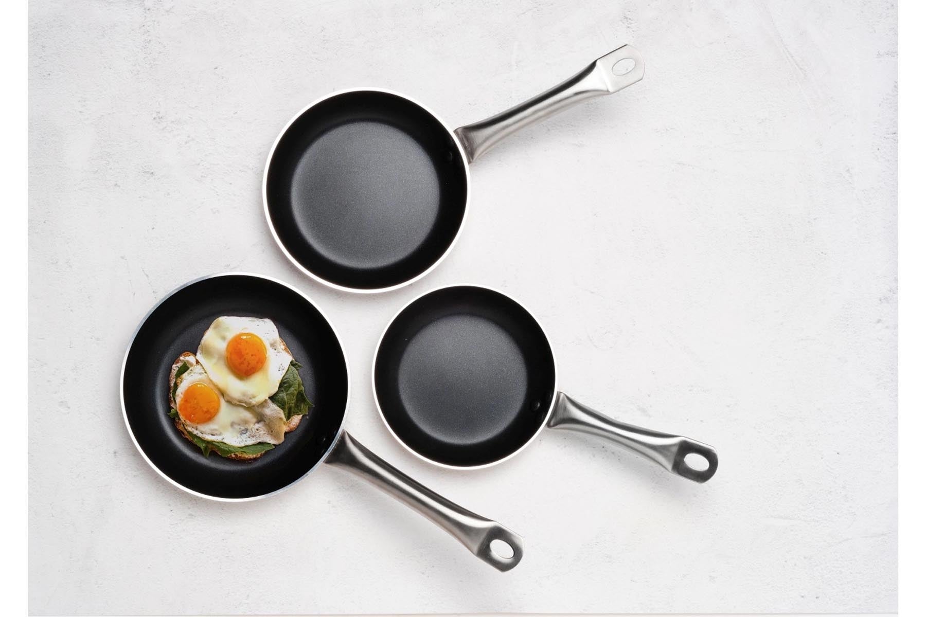 Elegante Teide Bratpfanne mit 24 cm Durchmesser, ideal für Induktionsherde, in stilvollem Schwarz für perfekte Bratergebnisse.