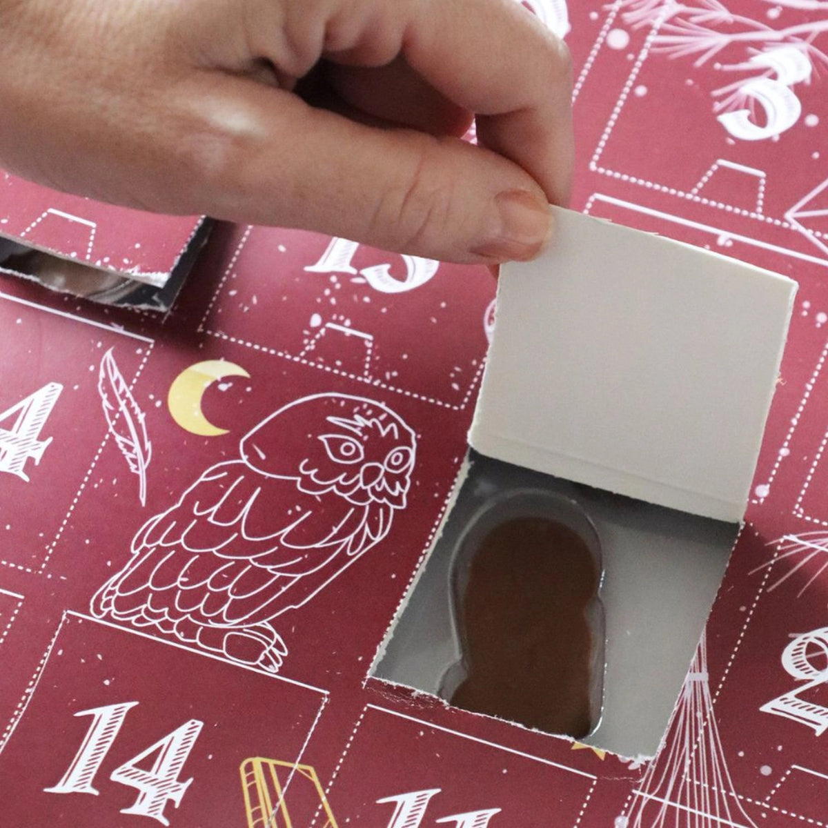 Adventskalender mit Schokogiessformen Zauberer in Violett präsentiert im Onlineshop von KAQTU Design AG. Backutensilien ist von Scrap Cooking