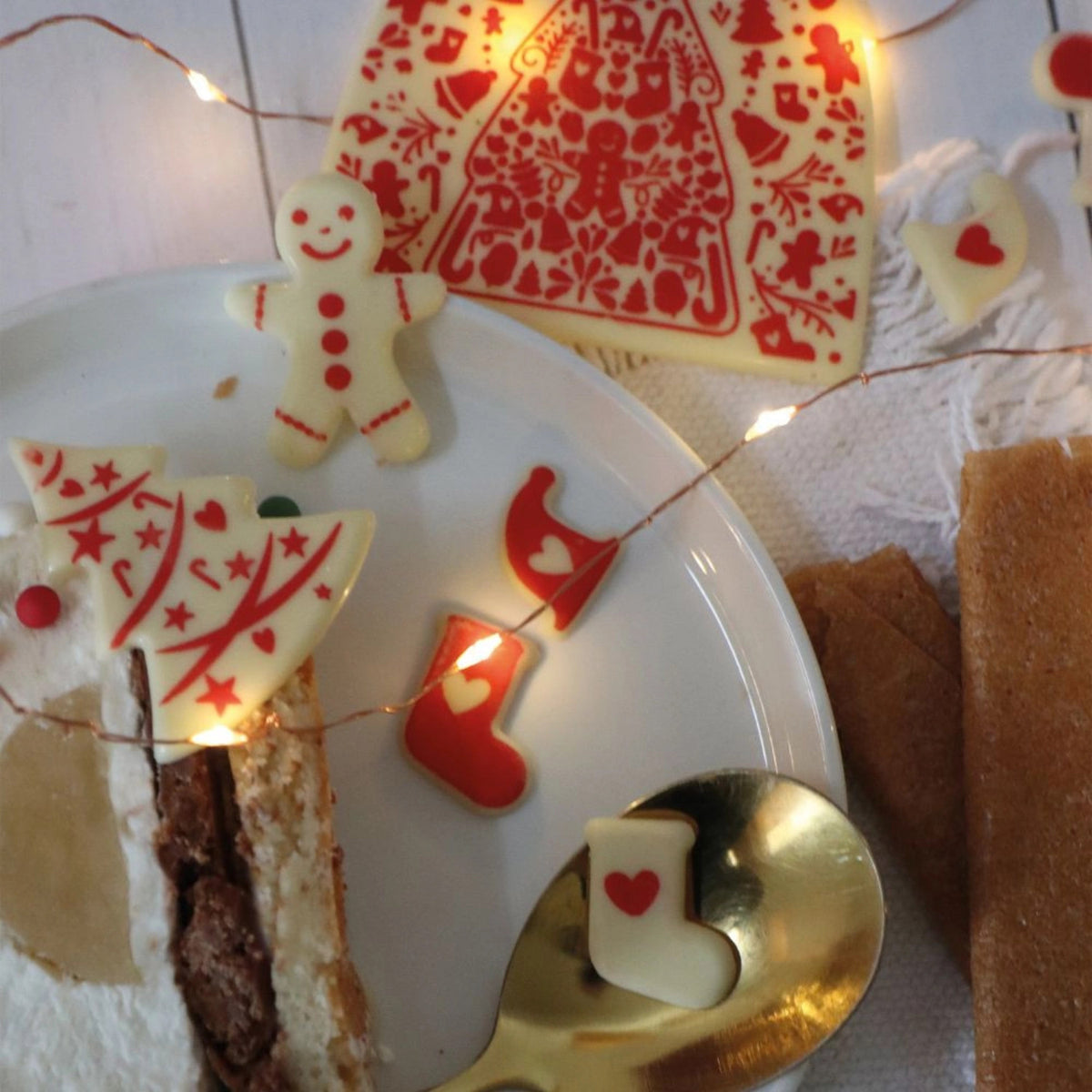 Rouladen Endkappe Weihnachten Schokogeschmack rot in Mehrfarbig präsentiert im Onlineshop von KAQTU Design AG. Zutaten ist von Scrap Cooking