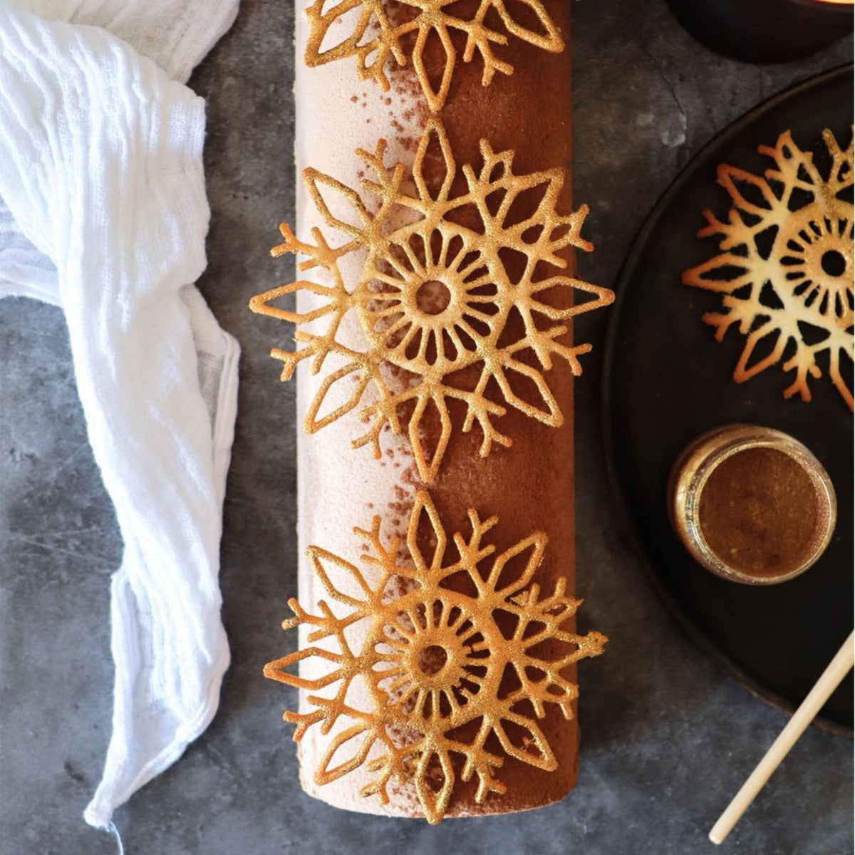 Backform für Kuchentopper Weihnachten Schneeflocken in Weiss präsentiert im Onlineshop von KAQTU Design AG. Backform / Backblech ist von Scrap Cooking