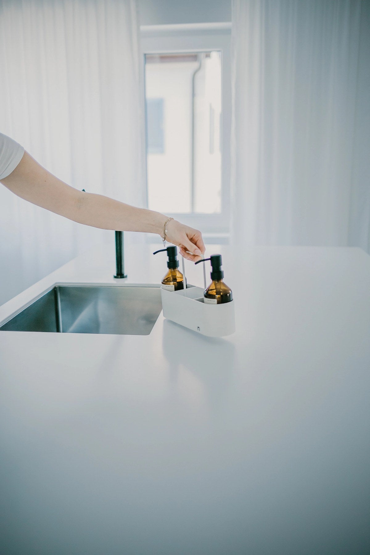 Spülbecken Organizer Pure White in Weiss präsentiert im Onlineshop von KAQTU Design AG. Küchenhelfer ist von Nordesign