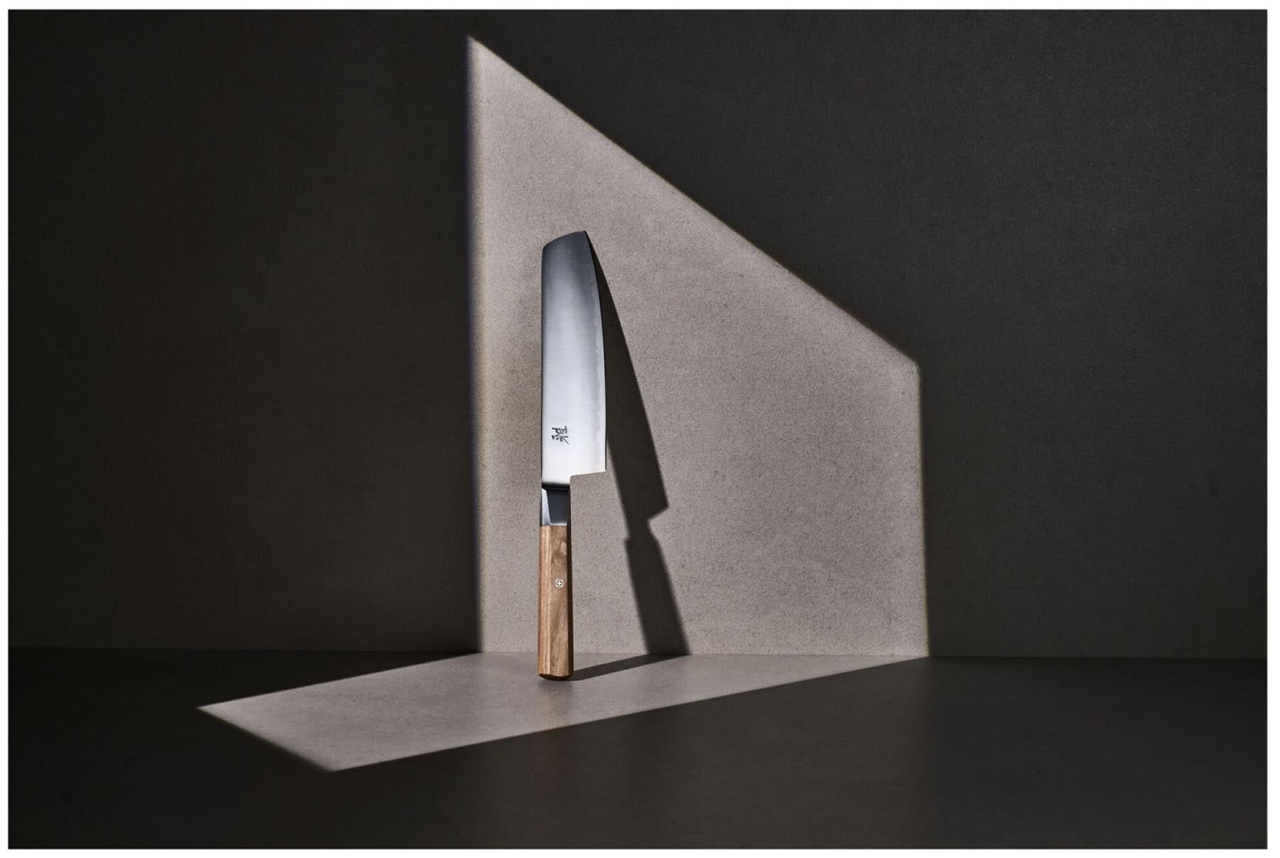 Hochwertiges Nakiri-Messer von Miyabi, 17 cm, perfekt für feine Gemüseschneidetechniken, mit ansprechendem, zeitgemäßem Farbspiel.