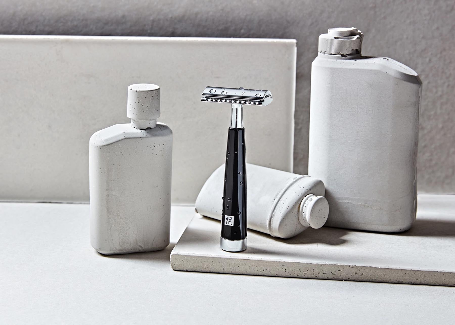 Stilvoller Rasierhobel in Schwarz von Zwilling Beauty, ideal für eine gründliche und sanfte Rasur, die Hautschonung bietet.